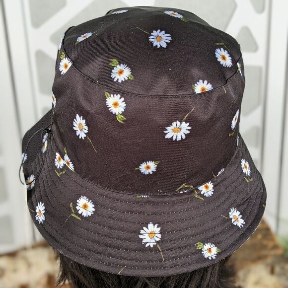 NWT - Alice + Olivia's Ao X Fabfitfun Reversible Bucket Hat In Daisy Print - Picture 5 of 15